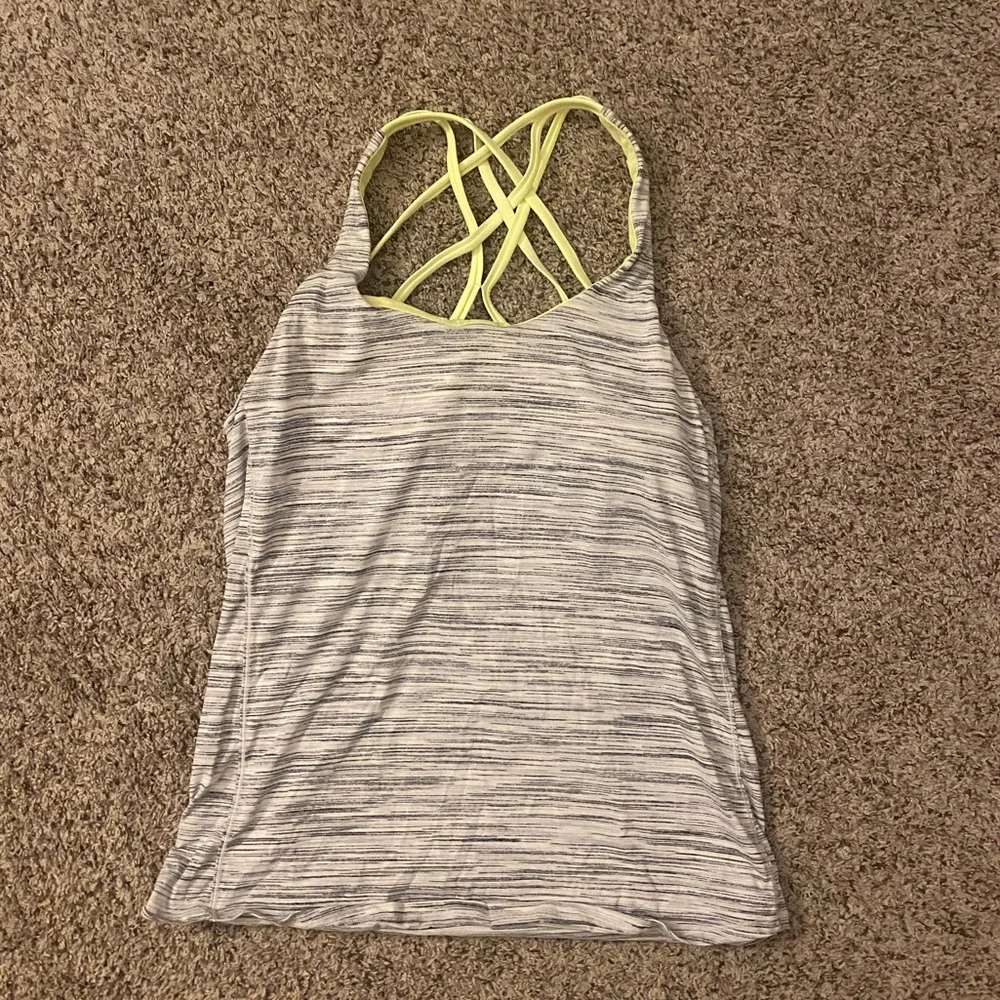 Lululemon Women’s workout tank - Picture 1 of 3